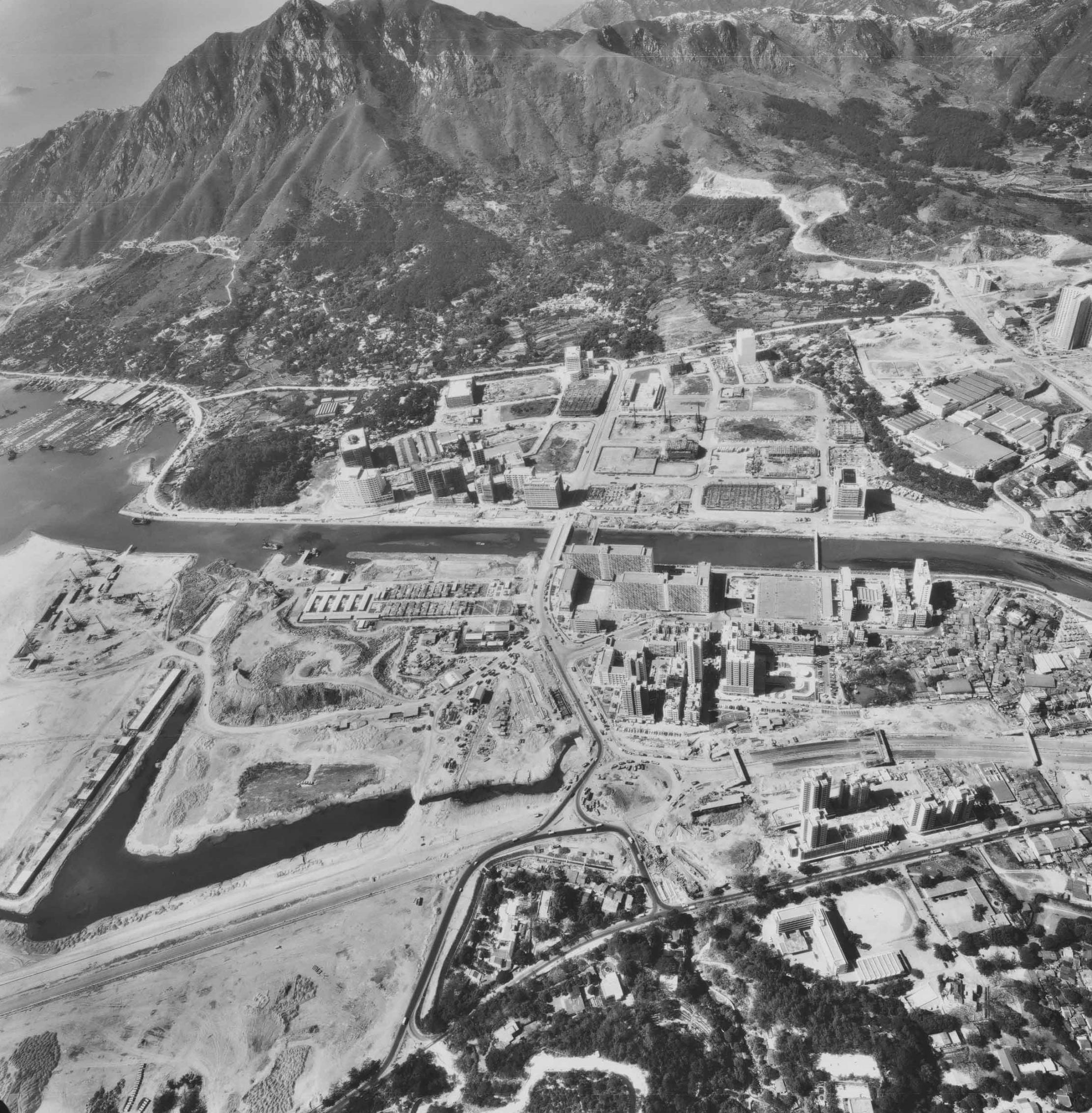 1978年的屯門新市鎮與青山。(圖片來源：地政總署「香港地理數據站」）