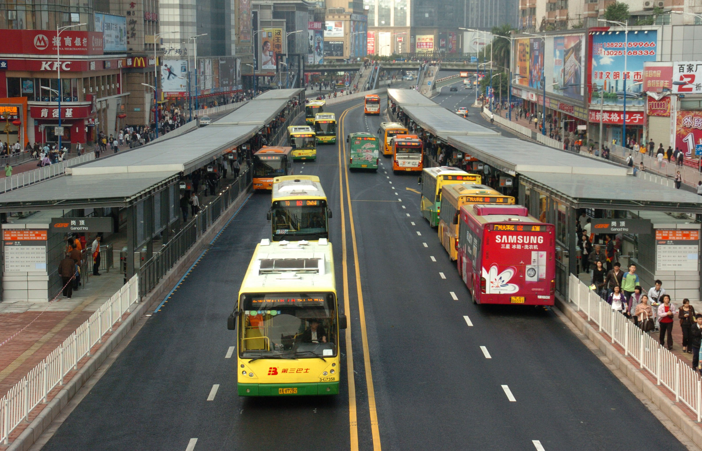 廣州中山大道快速公交（BRT）試驗線，2010年2月10日開通試運營，該BRT試驗線，西起廣州天河區廣州大道，沿天河路-中山大道-黃埔東路，東至蘿崗區開發大道，設計全長22.9公里。