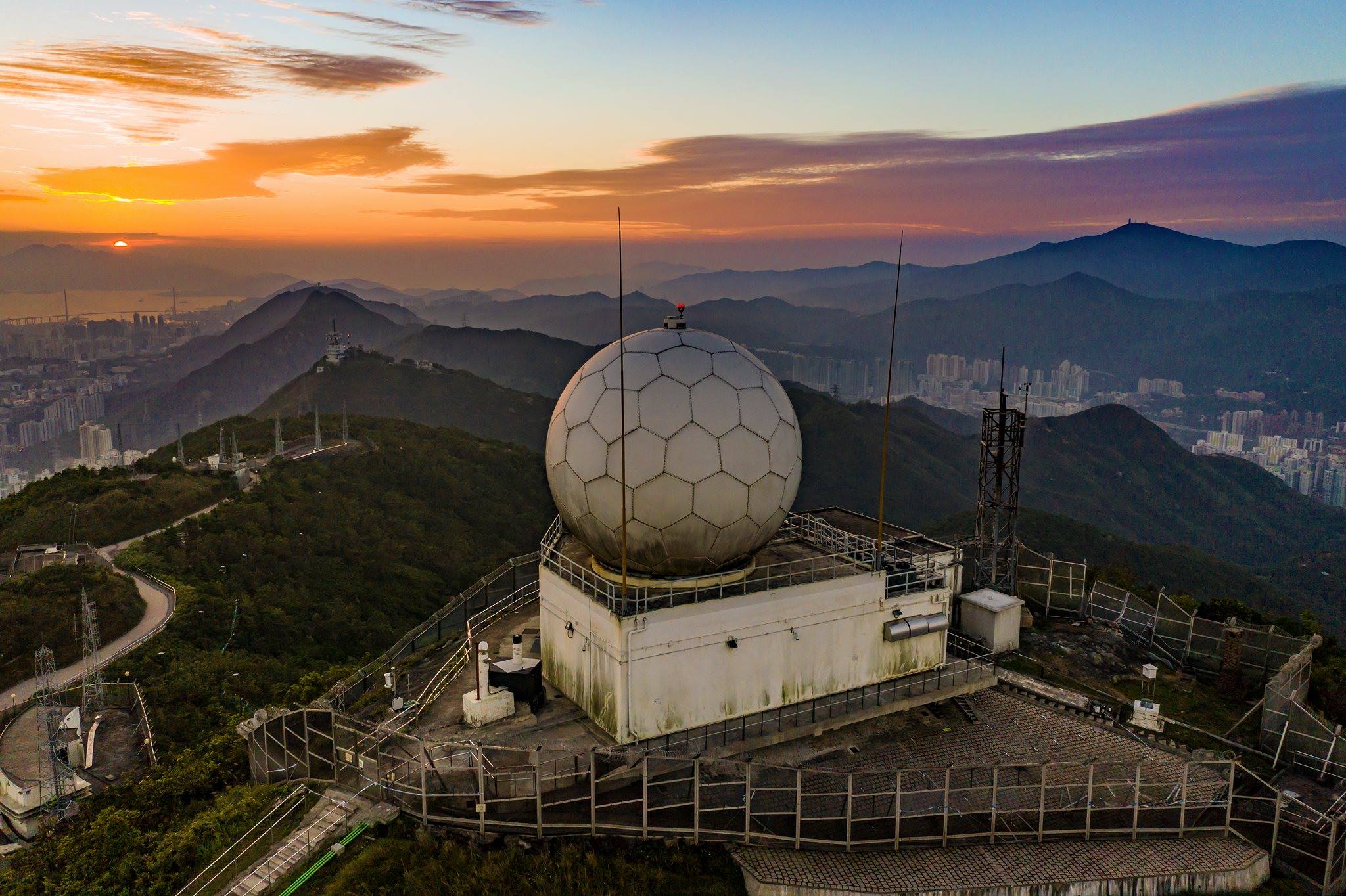 天文台位於大老山的天氣雷達站。（圖片來源：香港天文台Facebook）