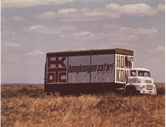 1967 年9月至10月間，貿發局到東非進行推廣，為克服當地欠缺展場的問題，改裝貨櫃車為流動展覽車，在非洲大陸上馳騁。