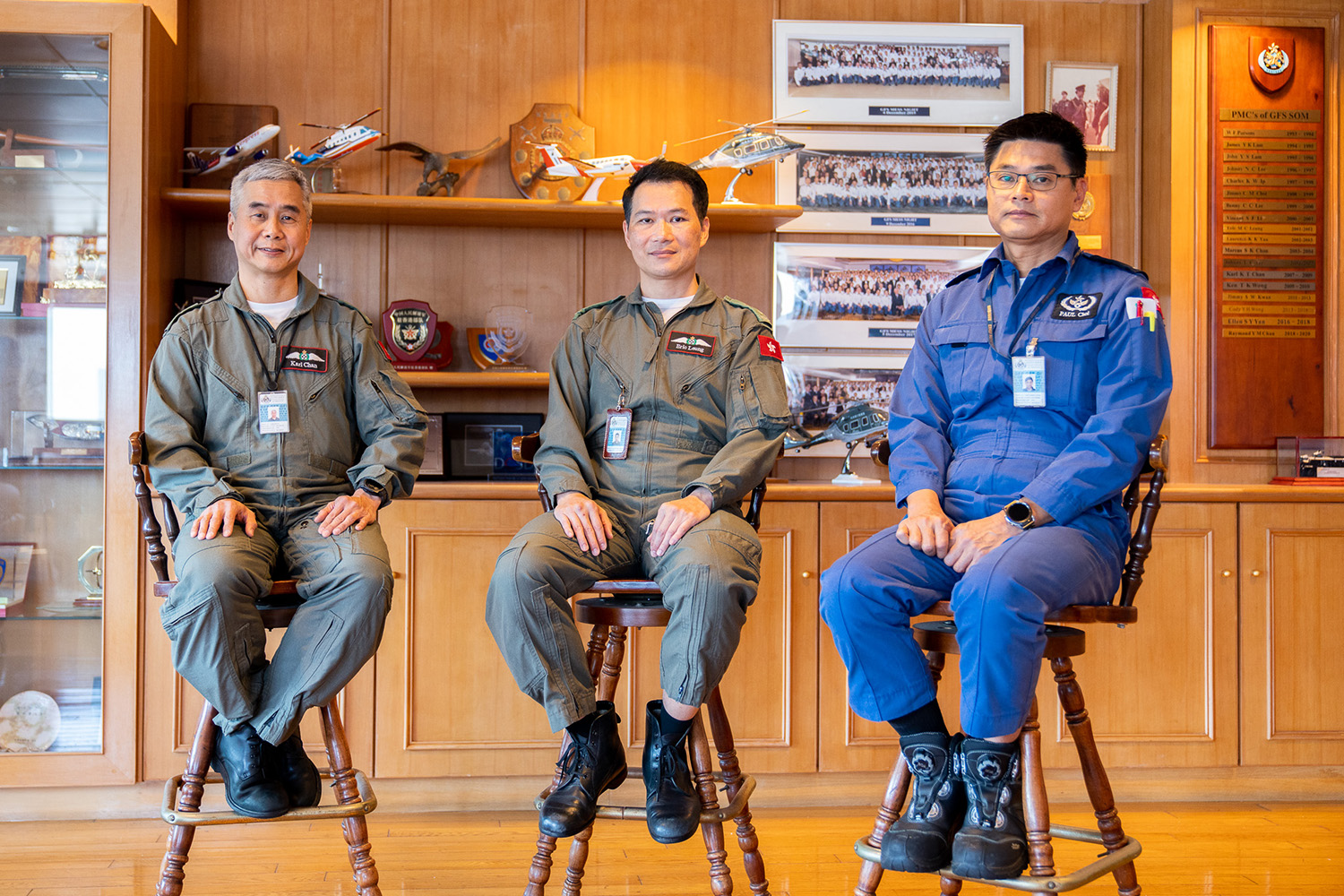（左起）高級訓練機長（直升機）陳家陶、高級機師（行動）梁敏超及高級飛機工程師蔡仲亮服務飛行服務隊30多年。