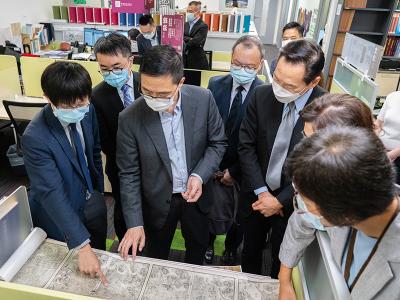 教育局代表團到訪中心
